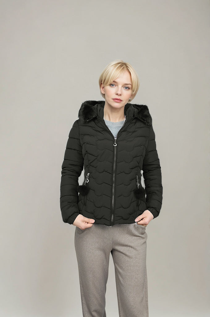 Women's short thick coat with fur ball and detachable hood